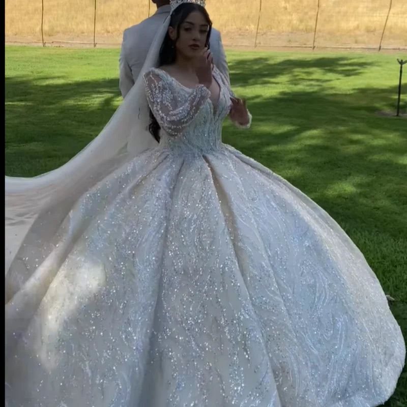 Robe de mariée luxueuse et sexy sur mesure avec une jupe volumineuse, un décolleté profond en V, des manches longues, de la dentelle, des paillettes, des perles brodées, Vestidos De Novia